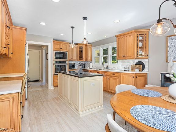 4th image of 614 Red Rock Dr