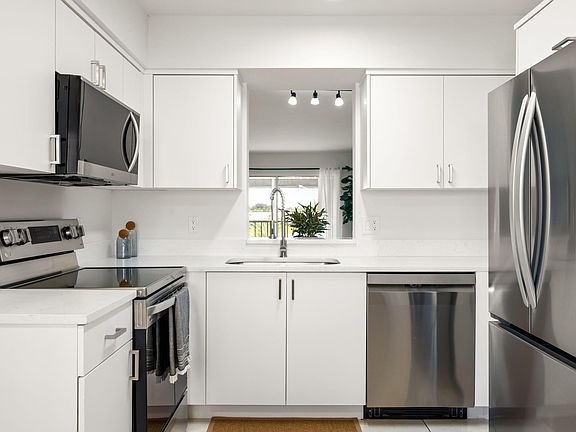 3rd image of 6936 Huntington Lane #304