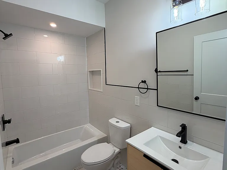 1513 W Stiles St #2 — Photo 19
