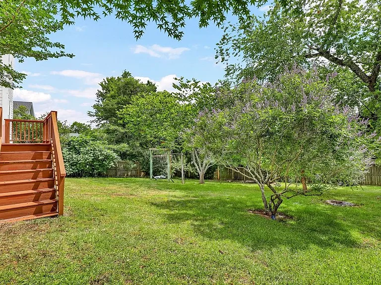 1010 Meridian Dr — Photo 30