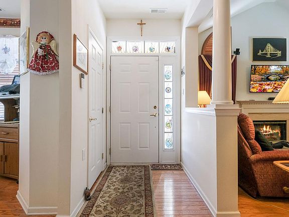 4th image of 627 Bellflower Rd