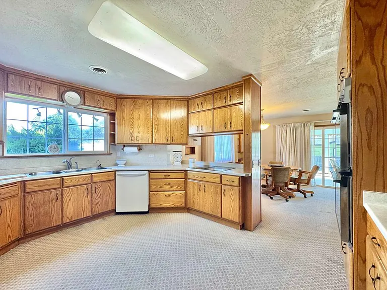 1560 El Monte Rd #B — Photo 2