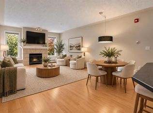 2419 E Erlton Rd SW #207, Calgary, AB T2S3B8