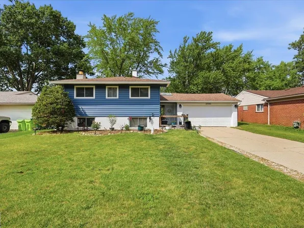 2561 Binghamton Dr, Auburn Hills, MI 48326