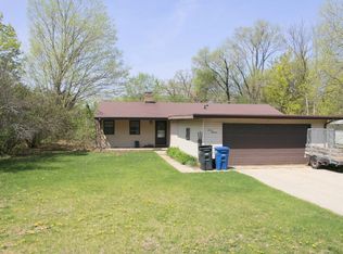 716 Woodfield Rd, Neenah, WI 54956