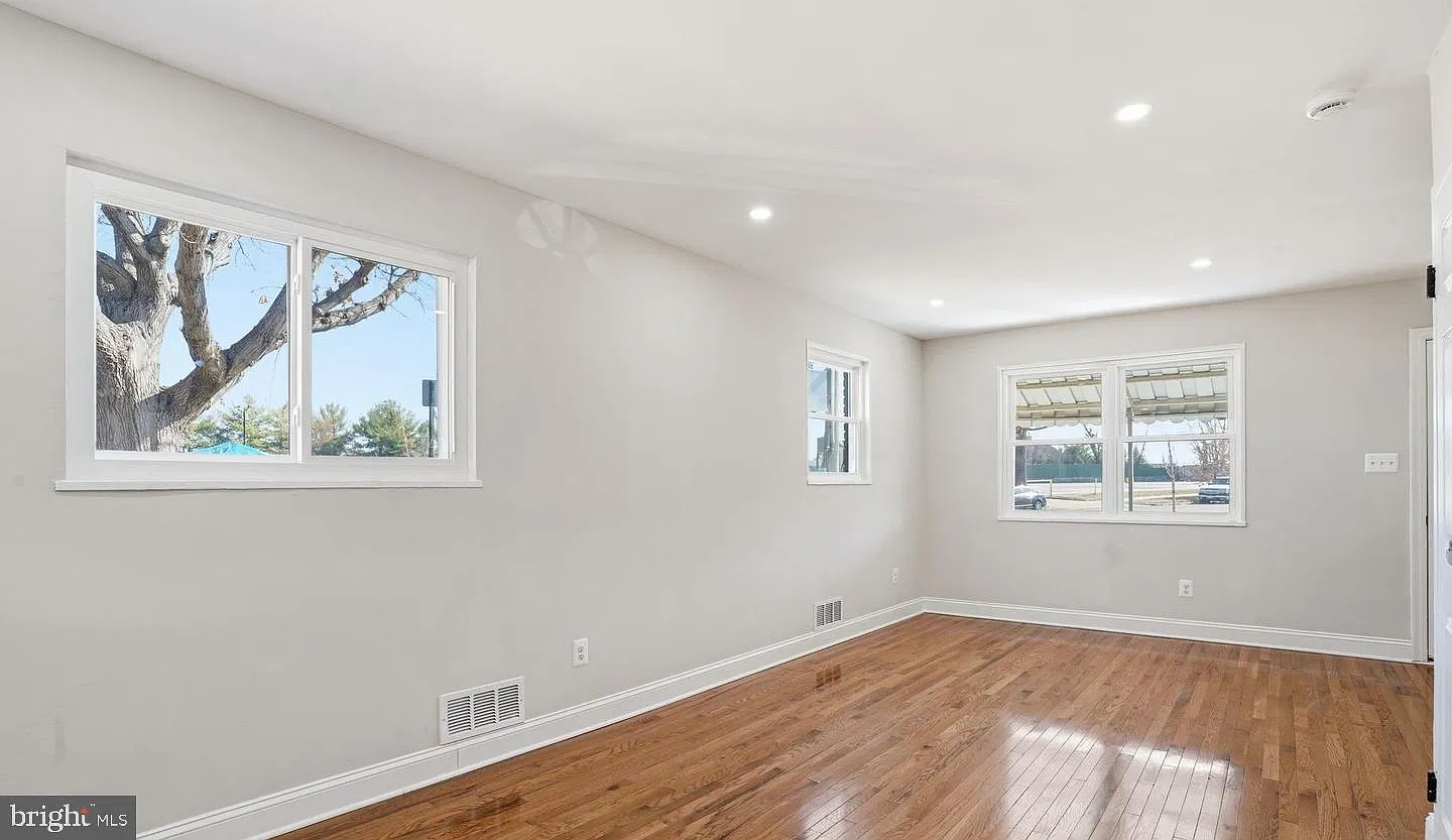 5 bed, 2.0 bath, 1808 sqft, $6,000 — Photo 3