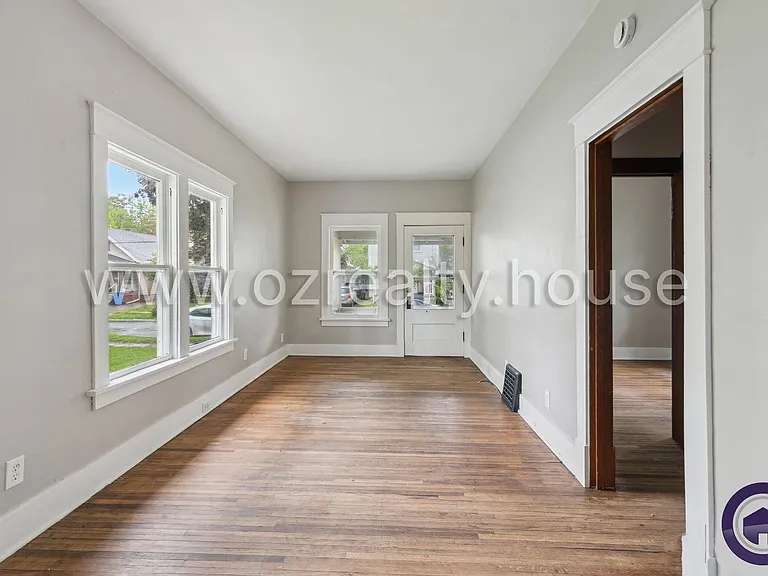 2027 Berkshire Pl — Photo 3