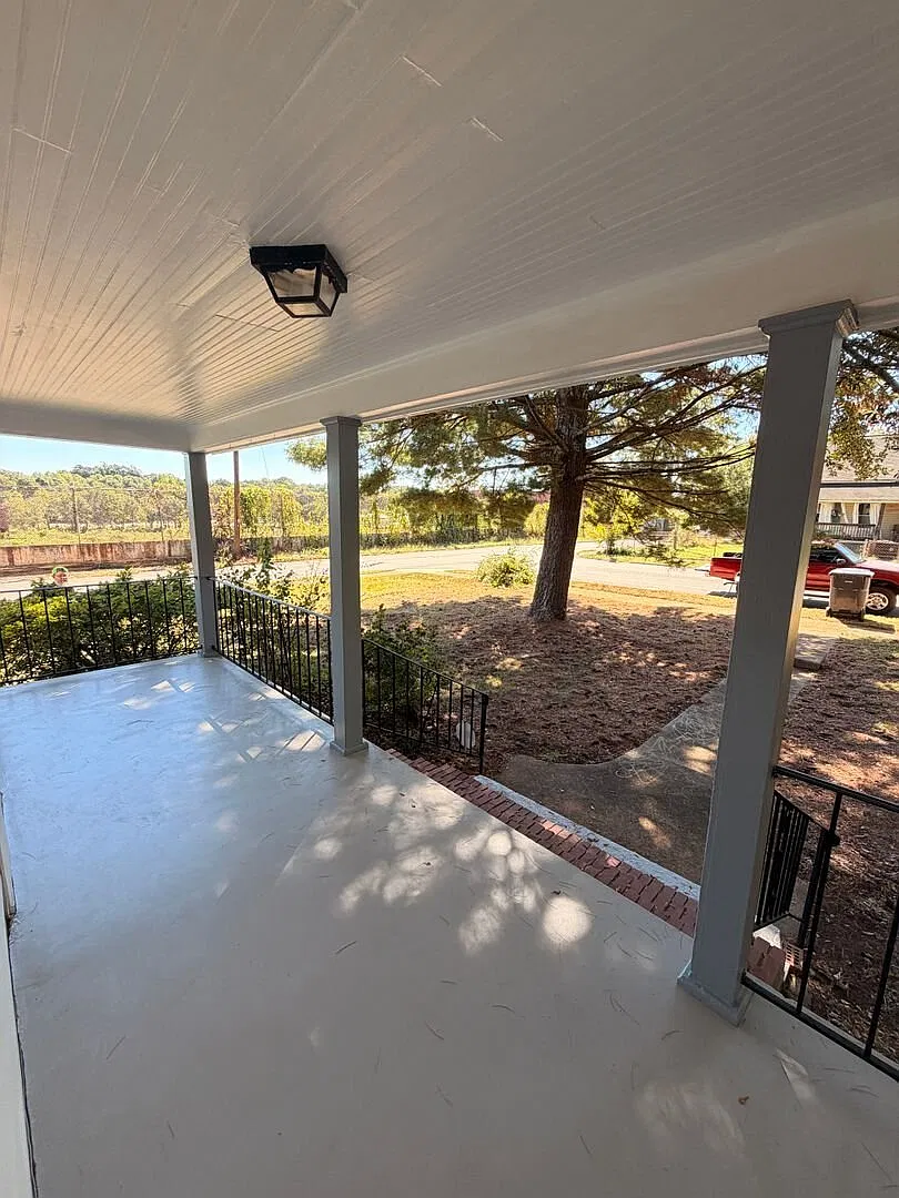 2 Bed, 1 Bath Home Available in Greenville — Photo 2