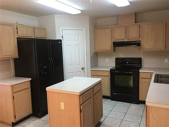 5th image of 733 Saint Bernadine Dr