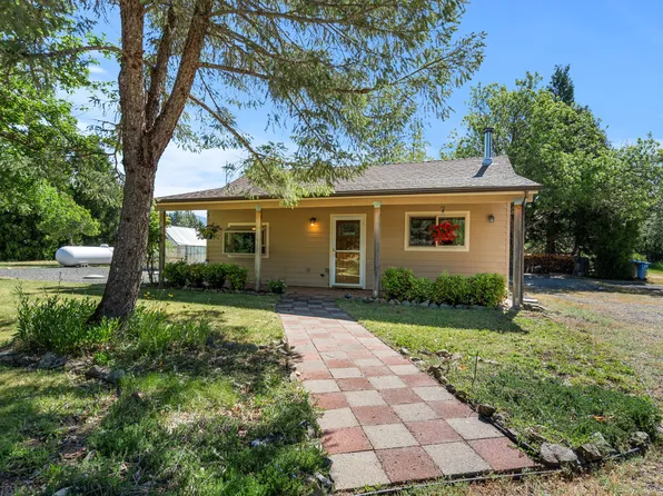 225 Hummingbird Rd, Cave Junction, OR 97523