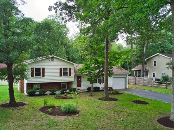 6706 Oak Ridge Dr, Hebron, MD 21830