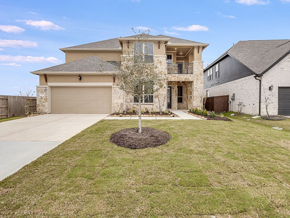 Welcome home to 4107 Martin Ridge Drive located in Del Bello Lakes and zoned to Alvin ISD