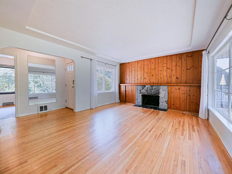 3775 Emerald Dr — Photo 8