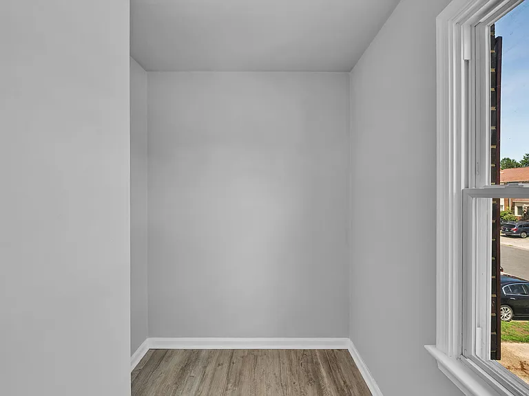 739 Creekside Cres — Photo 4