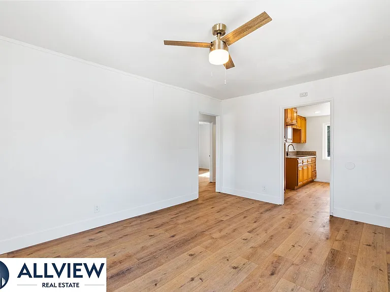 452 South Shaffer Street — Photo 5