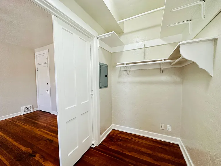 Don Martin Historic Apartments! — Photo 24