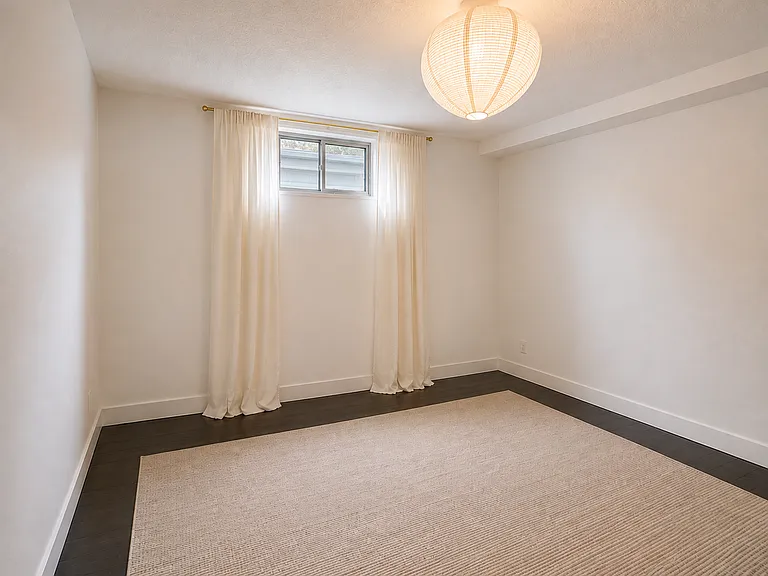 6900 Ruth Way — Photo 4