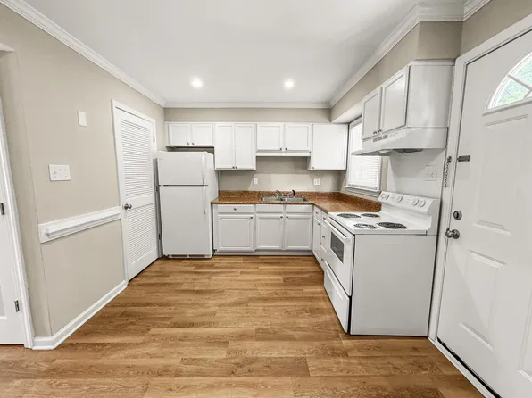 Experience comfortable and stylish living at Creek Ridge Crossing, 3206 Sunset Ave #J3, Rocky Mount, NC 27804
