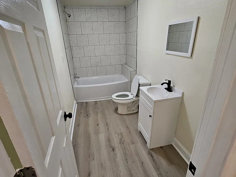 1025 Avenue E — Photo 19