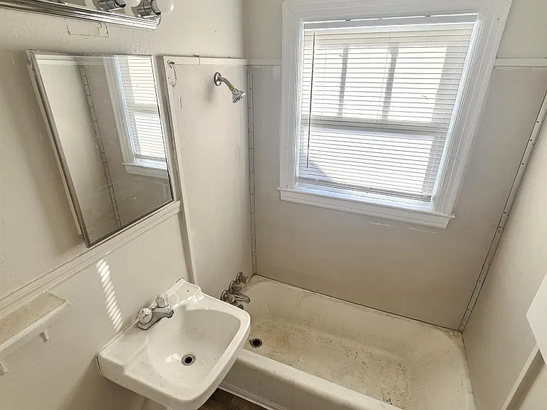 1908 Augusta St — Photo 6