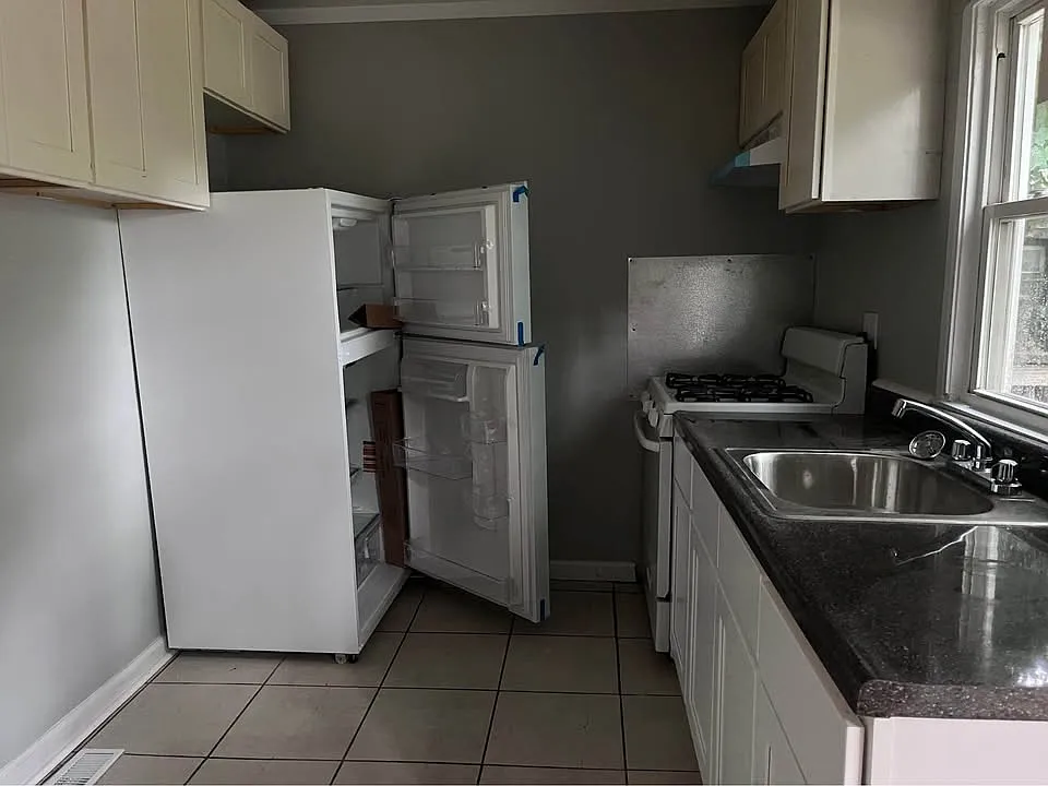 4 bed, $3,500 — Photo 4
