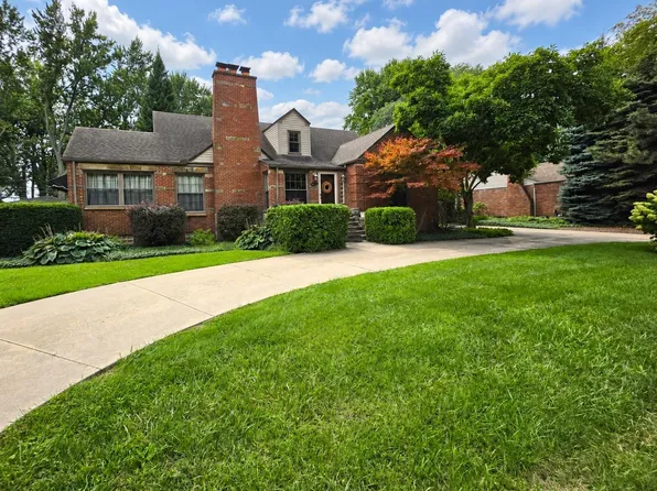543 Vernier Rd, Grosse Pointe Woods, MI 48236