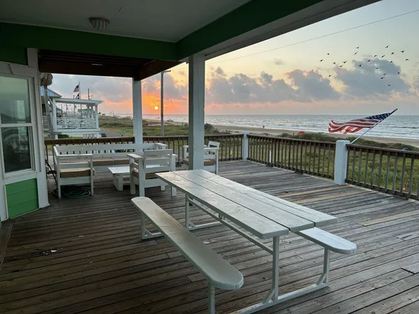 1327 Emerald Dr, Crystal Beach, TX 77650