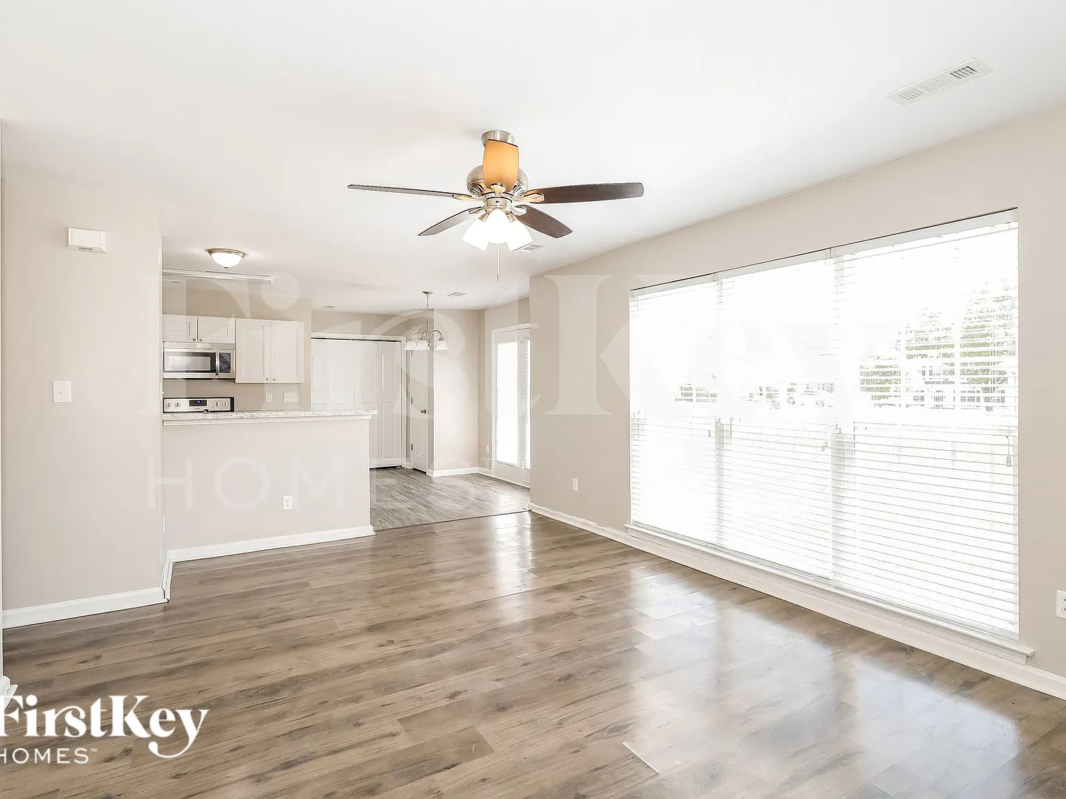 3 bed, 2.5 bath, 1728 sqft, $2,415 — Photo 4