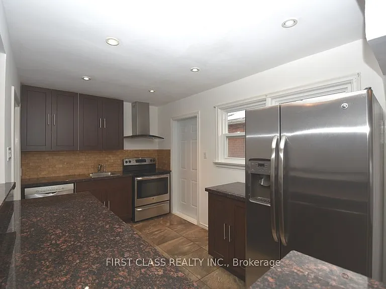 87 Vauxhall Dr — Photo 4