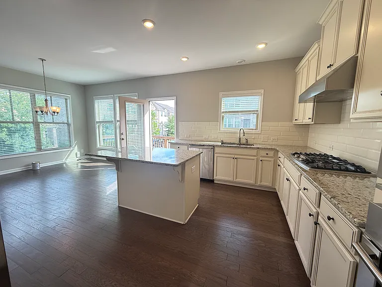 590 Sunset Park Dr — Photo 9