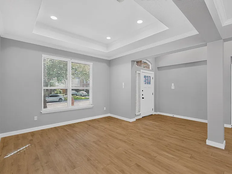 720 Cliffmoor Dr — Photo 4