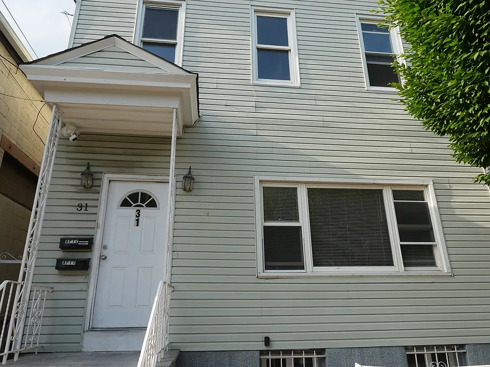 31 Searing Ave #1