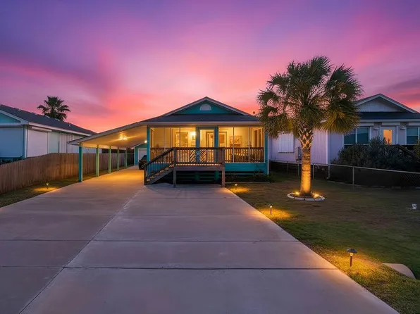 1831 S Doughty St, Rockport, TX 78382