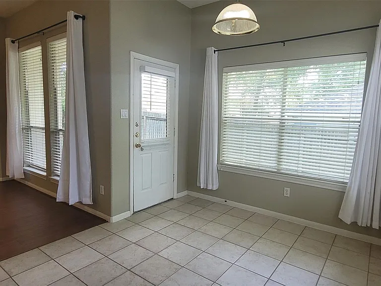 3825 Evergreen Way — Photo 10