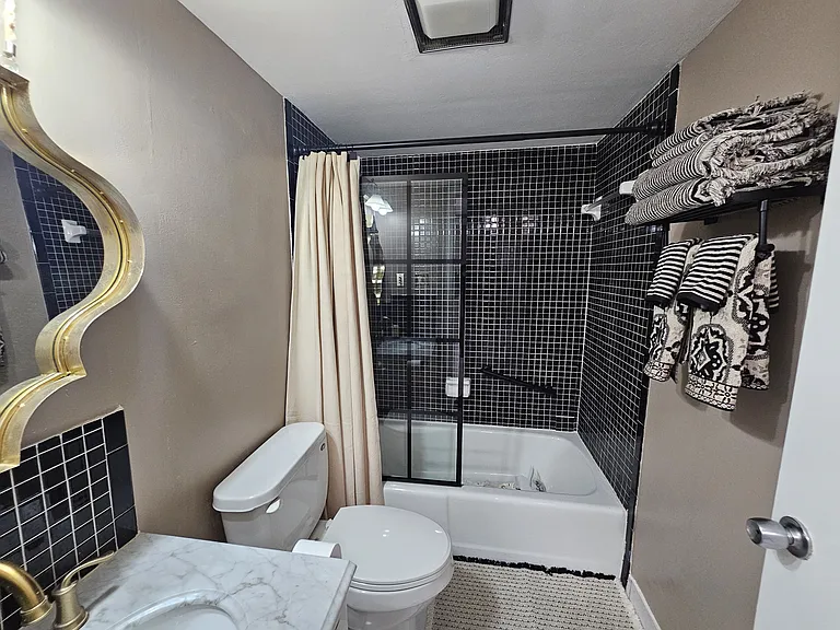2244 Winkler Ave #108 — Photo 40
