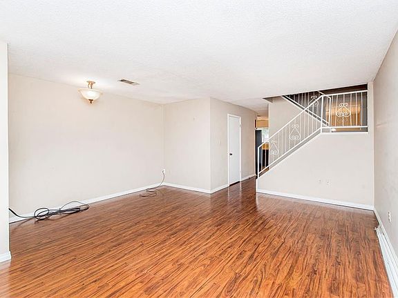 3rd image of 613 Rue Saint Martin