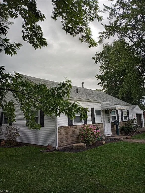 3 bed, 900 sqft, $1,450 — Photo 2