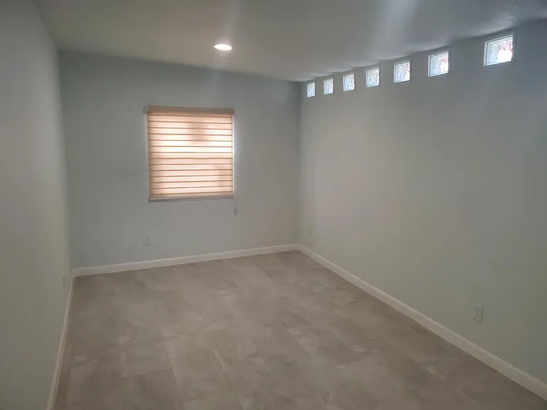 521 N Alameda Blvd — Photo 5