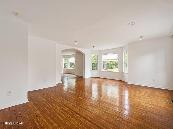 5th image of 414 Wood Rd