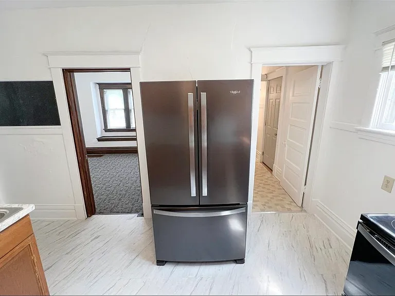 832 Oak St — Photo 2
