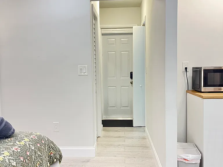 6030 N Bayshore Dr #4 — Photo 8