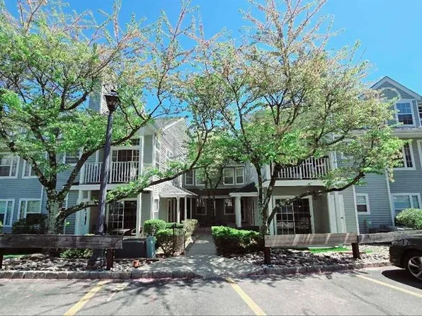 1366 Oxford St, Mahwah, NJ 07430