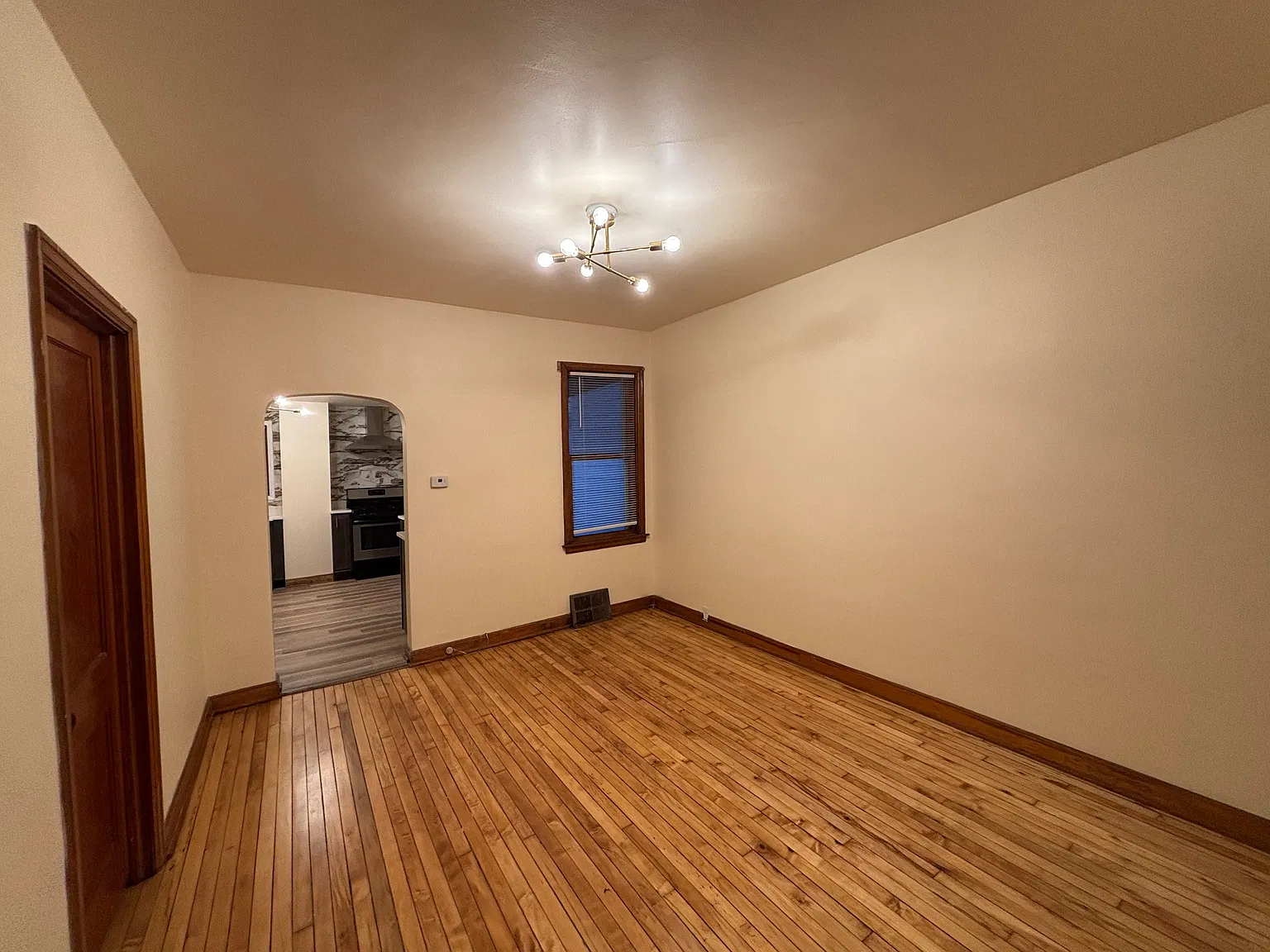 1 bed, 1000 sqft, $1,350 — Photo 4