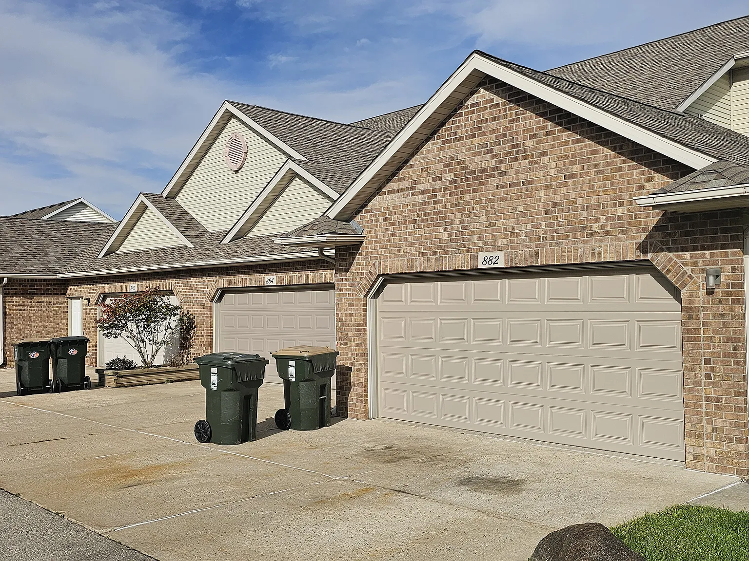 2 bed, 1100 sqft, $1,750 — Photo 1