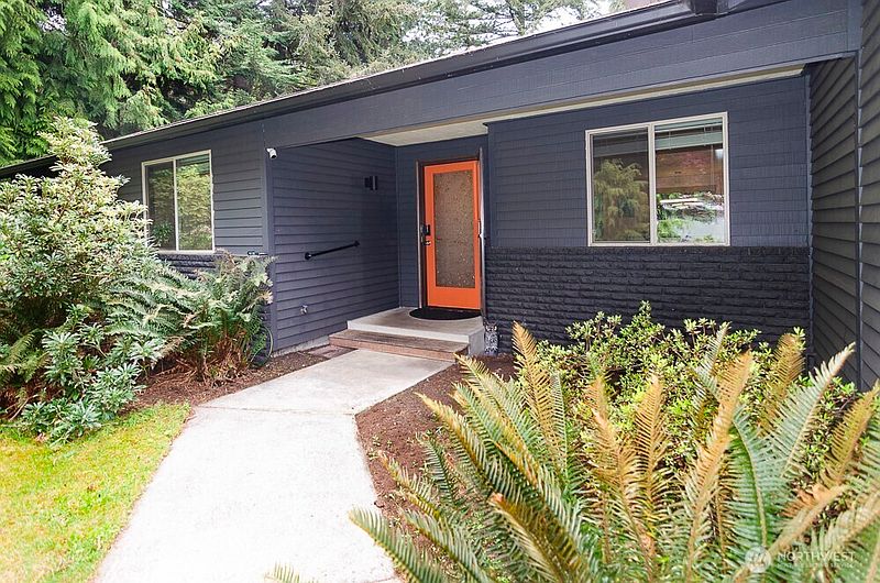 2nd image of 3519 Donnelly Drive SE