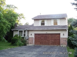 330 Pine Grove Ave, Gurnee, IL 60031