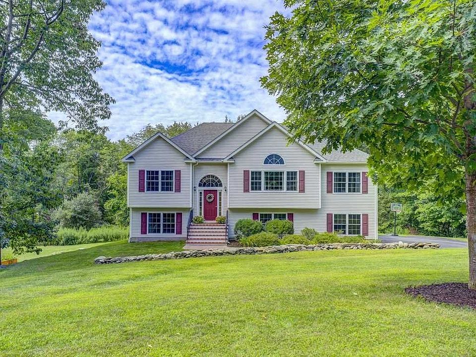 1st image of 15 Theresa Ct