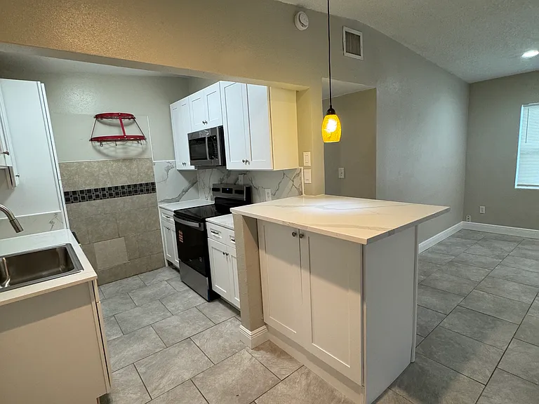 604 E Church Ave — Photo 12