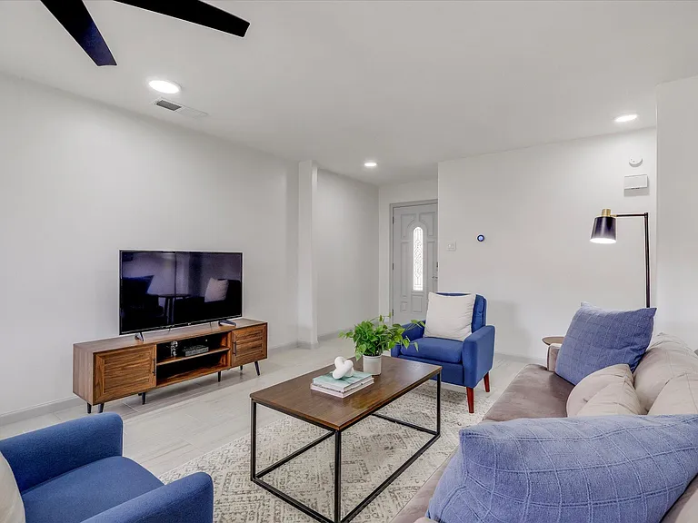 2412 Pebblebrook Trl — Photo 9