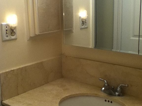 4th image of 1113 Eisenhower Ct